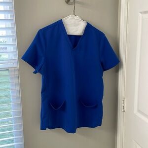 Gently used / women’s L Fabletics scrub top and bottom